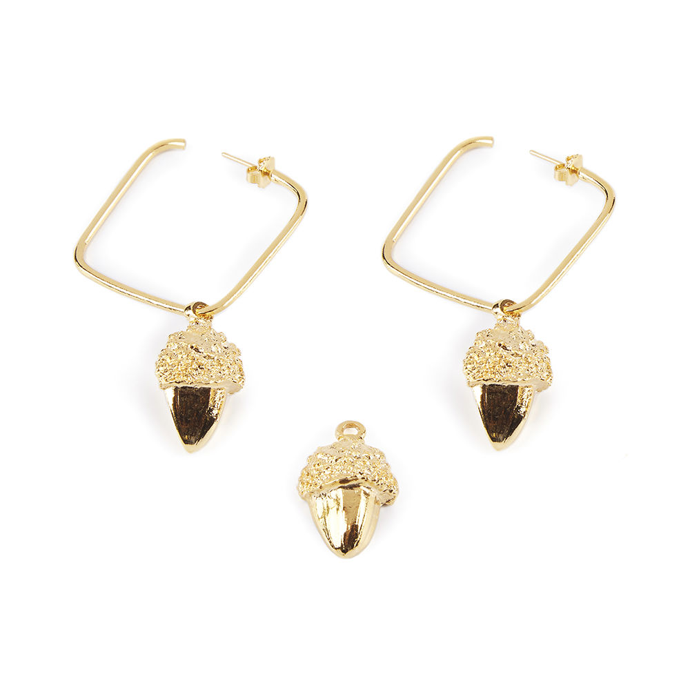 SHABAMA : SQUARE ACORN earrings #shiny gold 1 u